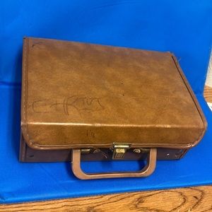 Cassette Tape Case Vinyl w/ Handle has wear on it and full of tapes